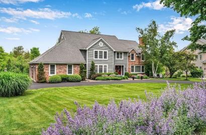 60 Kettle Run, East Aurora, NY 14052